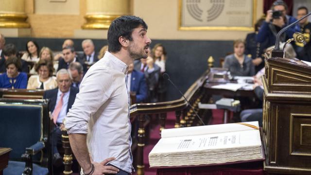 Ramón Espinar ha prometido acatar la Constitución para cambiarla