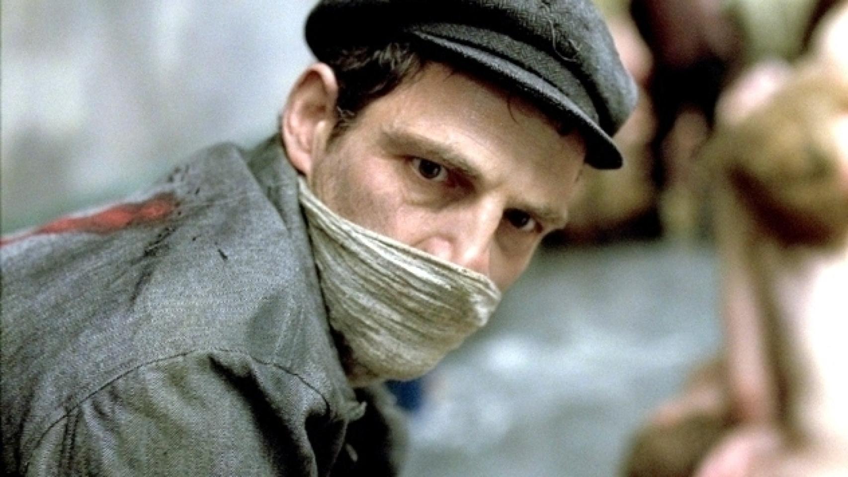 Géza Röhrig, como Saúl Ausländer, en un momento de El hijo de Saúl.