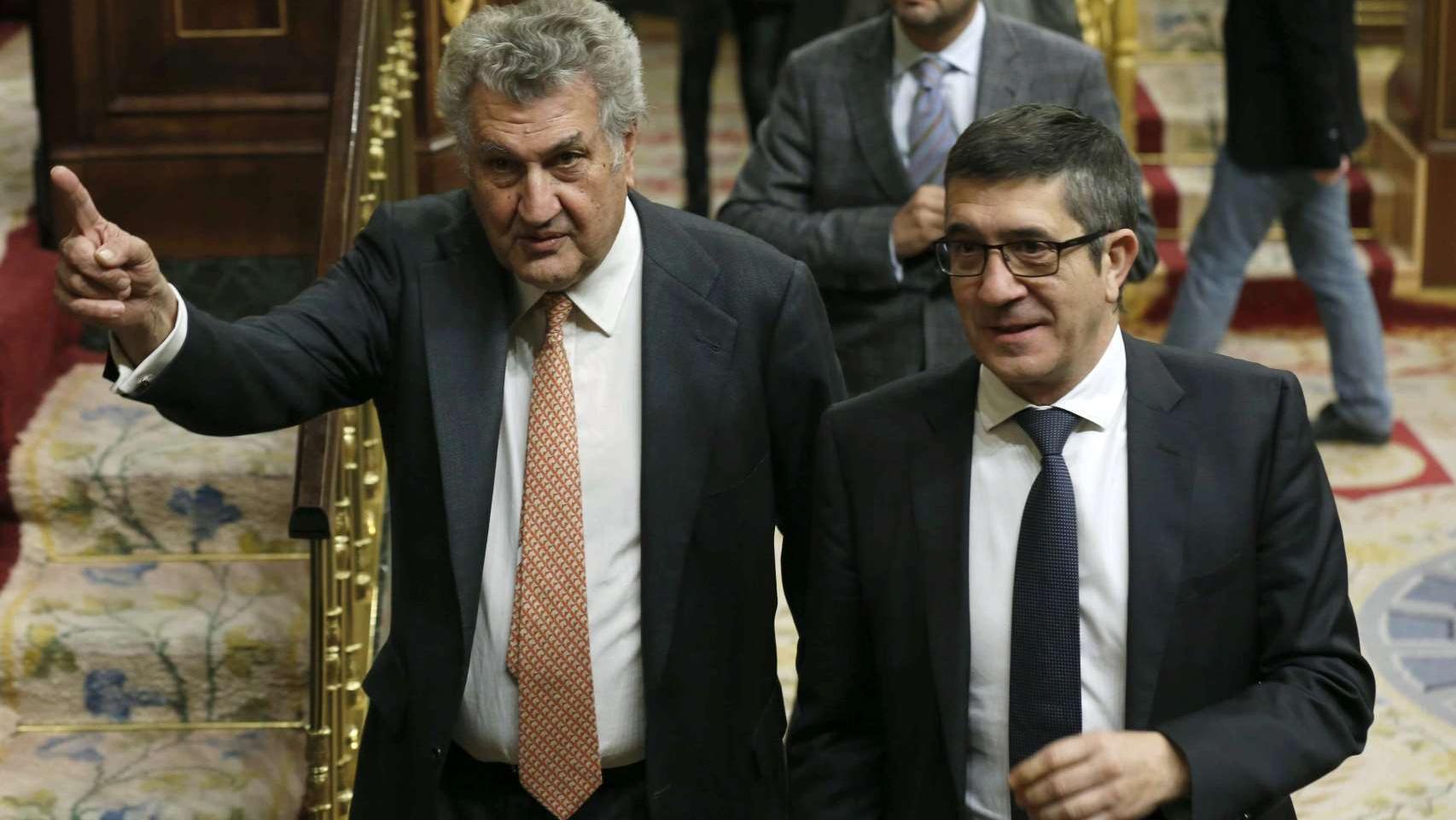 El nuevo presidente del Congreso, el socialista Patxi López, junto al presidente saliente, Jesús Posada.