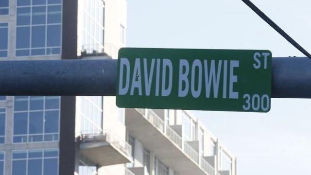 Placa retocada en la ciudad de Austin.