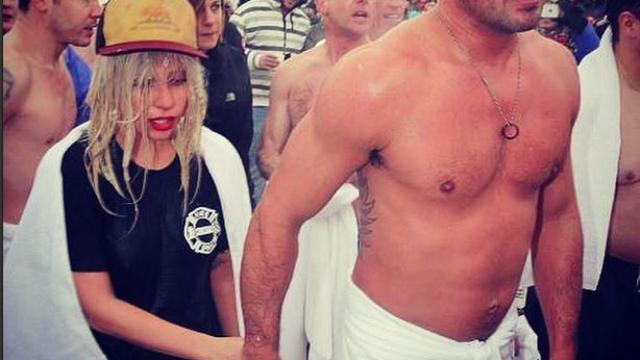 Lady Gaga y Taylor Kinney se bañaron en un lago helado en Chicago