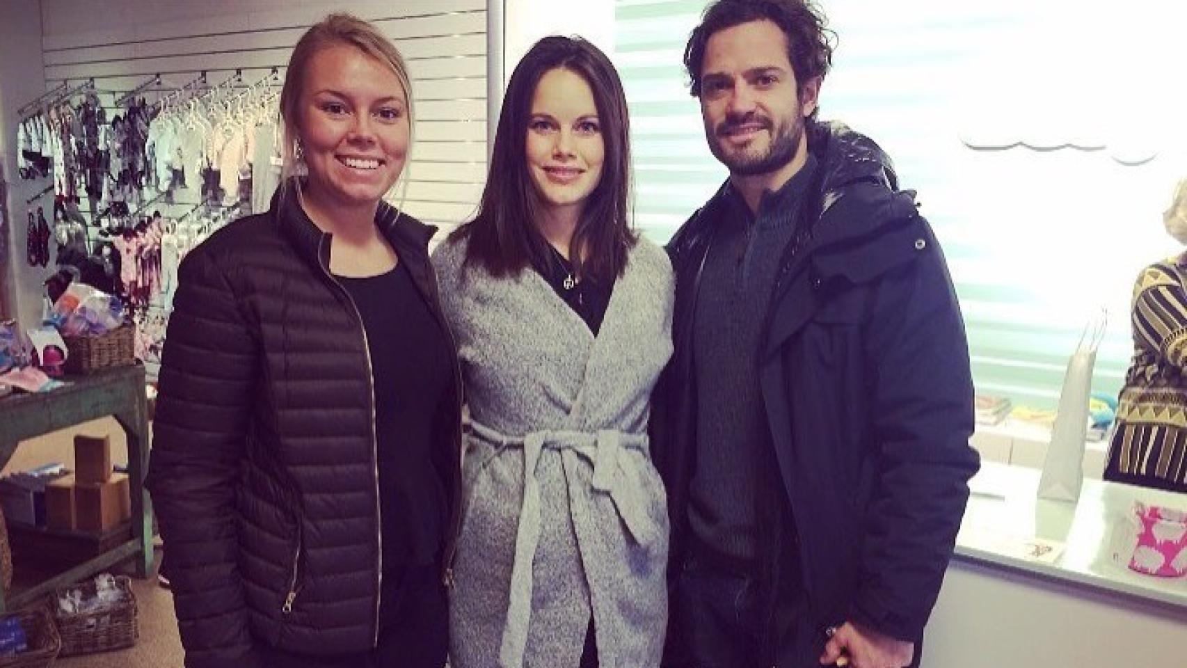 Los príncipes Carlos Felipe y Sofia Hellqvist de Suecia de rebajas