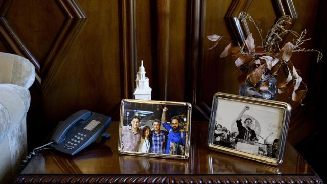 Retrato de Ferreiro acompañado de de Iago Martínez y Rodri Suárez.