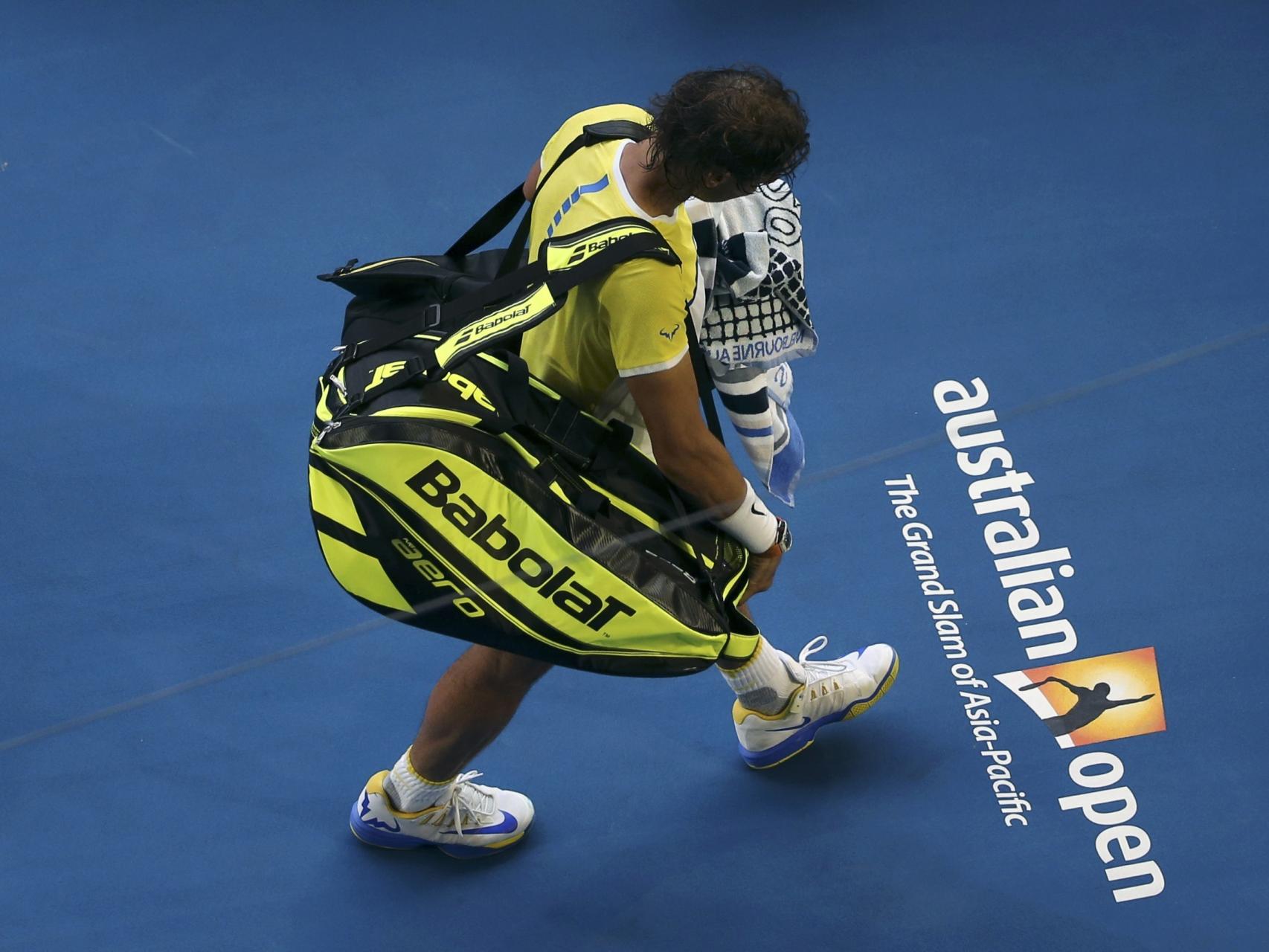 Rafael Nadal se marcha del Open de Australia.