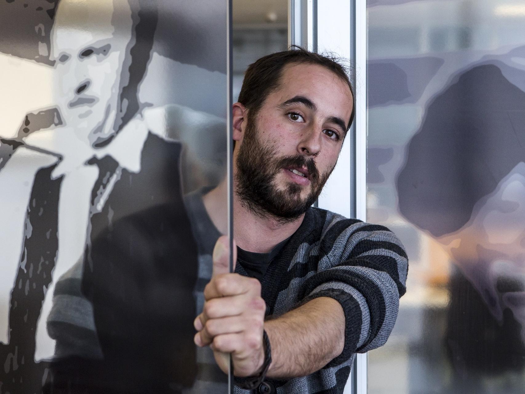 El escritor Amaru Maraval en Bilbao.