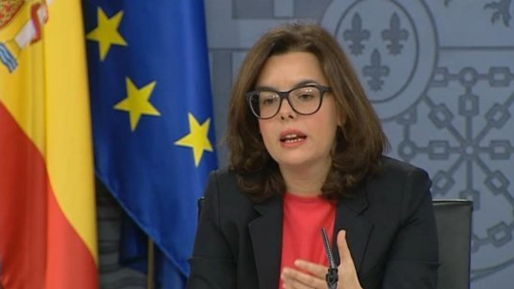 A la vicepresidenta no le favorece el modelo gafa pasta elegido