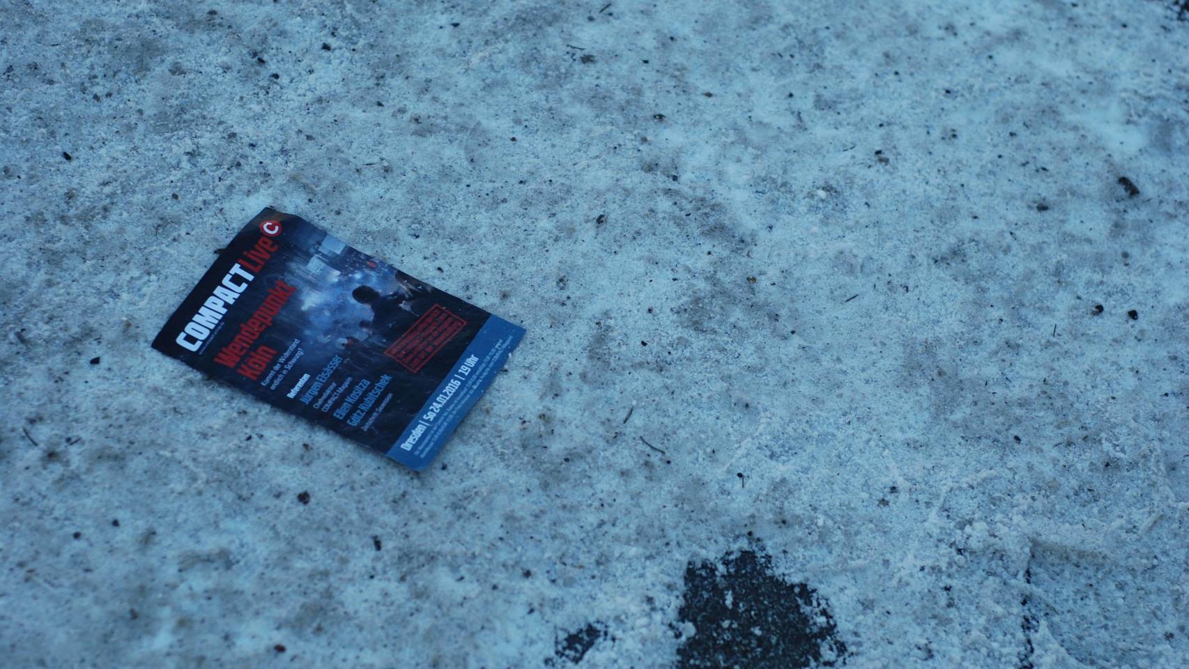 Un ejemplar de la revista Compact.