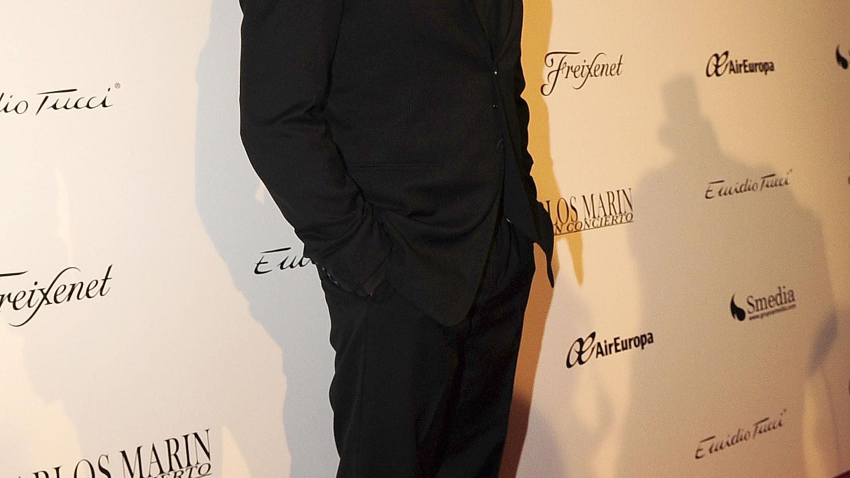 Carlos Marín muy elegante con total look de Emidio Tucci