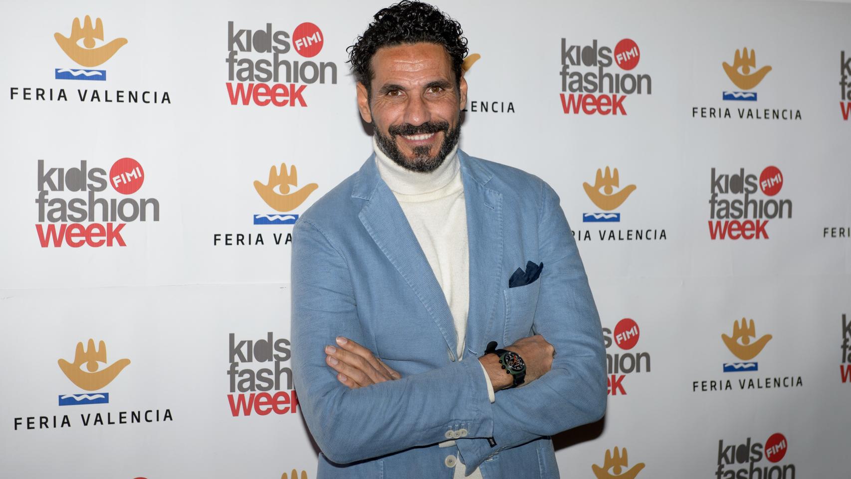 Óscar Higares siempre a la última no ha querido perderse el desfile