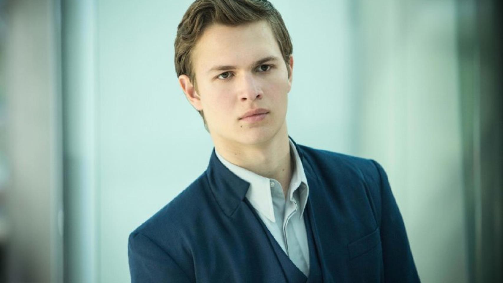 Ansel Elgort, en Divergente