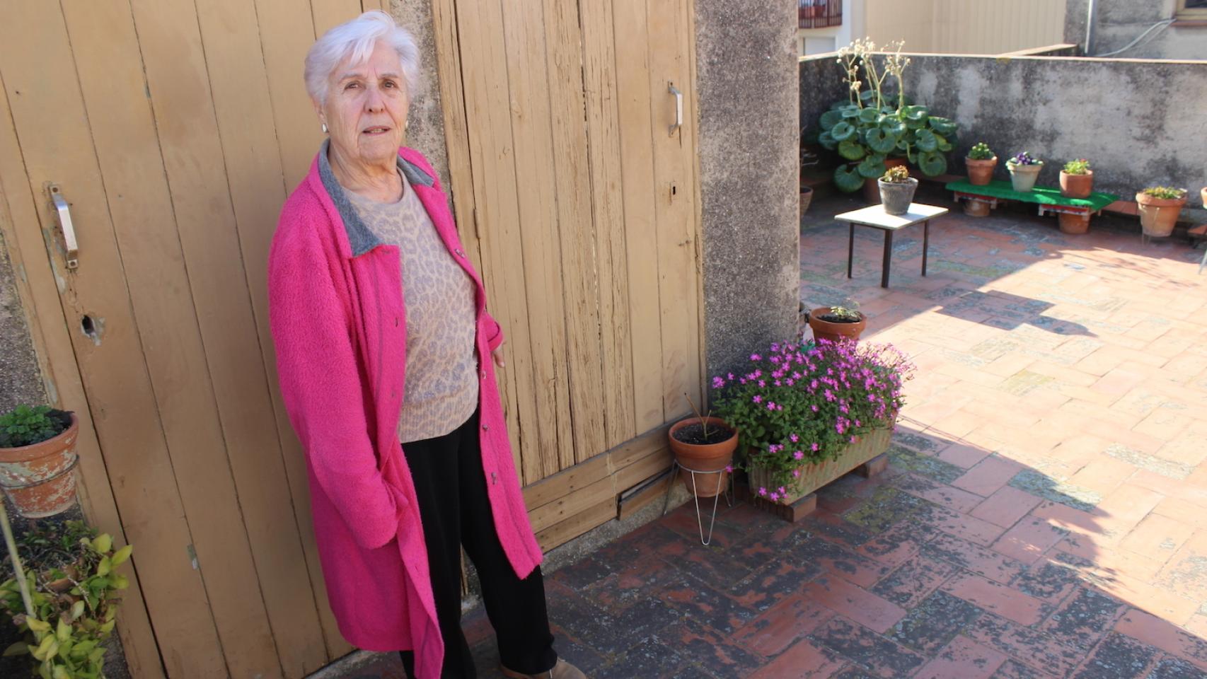 Anna Vilanova en el piso en el que vive desde 1963