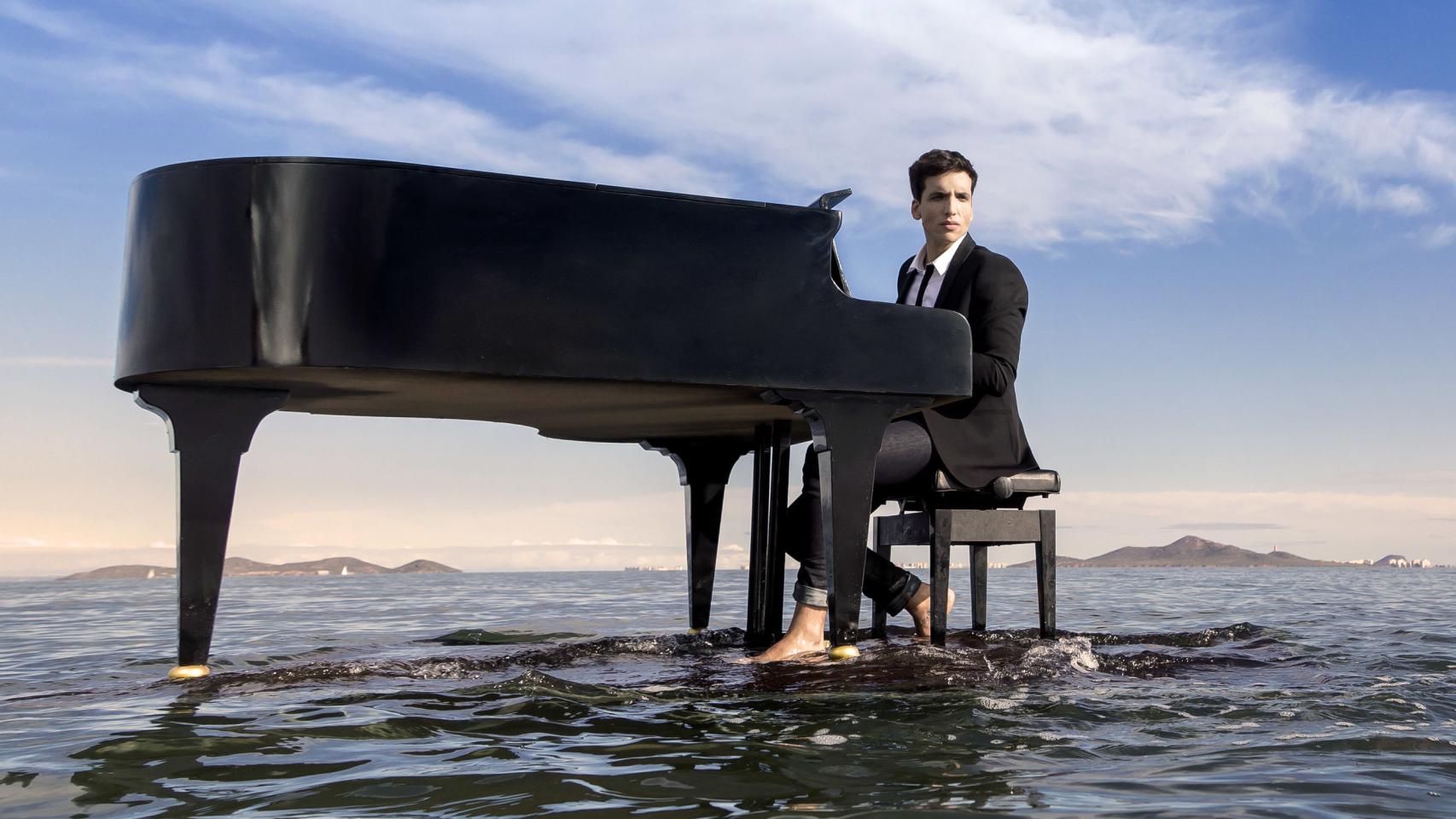 Xuso Jones en la portada de su videoclip Todo lo que tengo