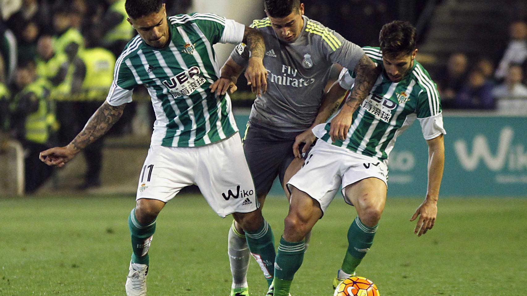 James Rodríguez en el partido ante el Betis
