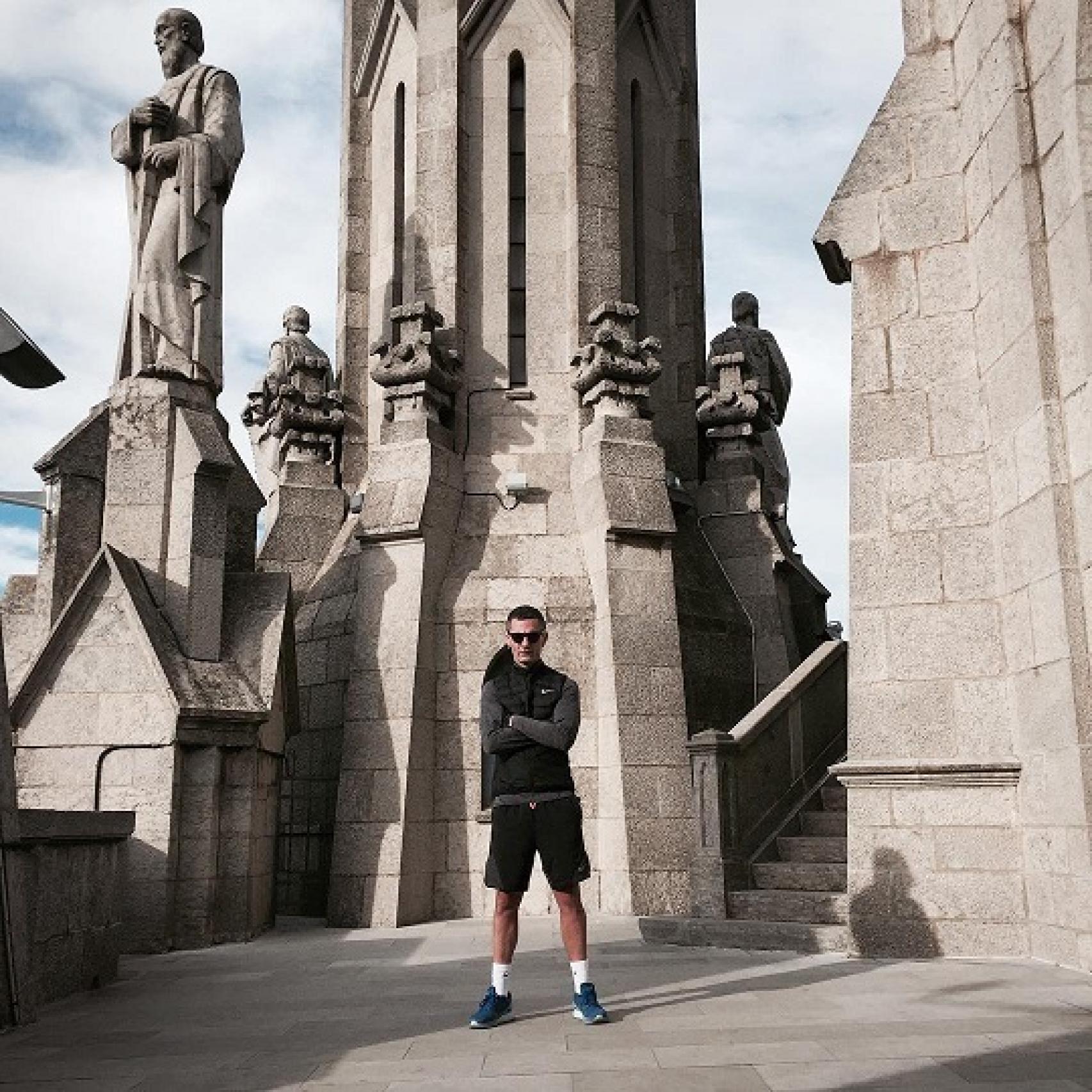 Davidelfin con calcetines blancos para hacer deporte