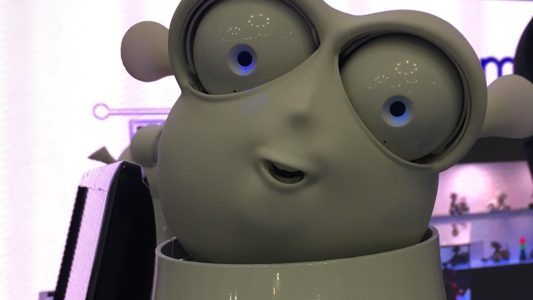 El robot REETI suele poner caras raras.