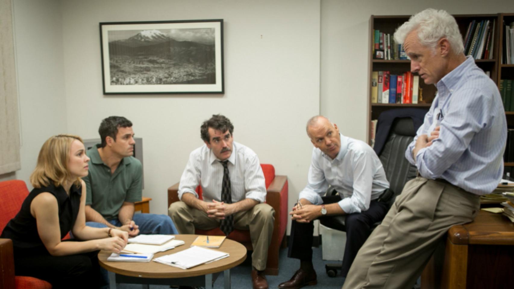 Los protagonistas de 'Spotlight' durante una reunión de redacción.