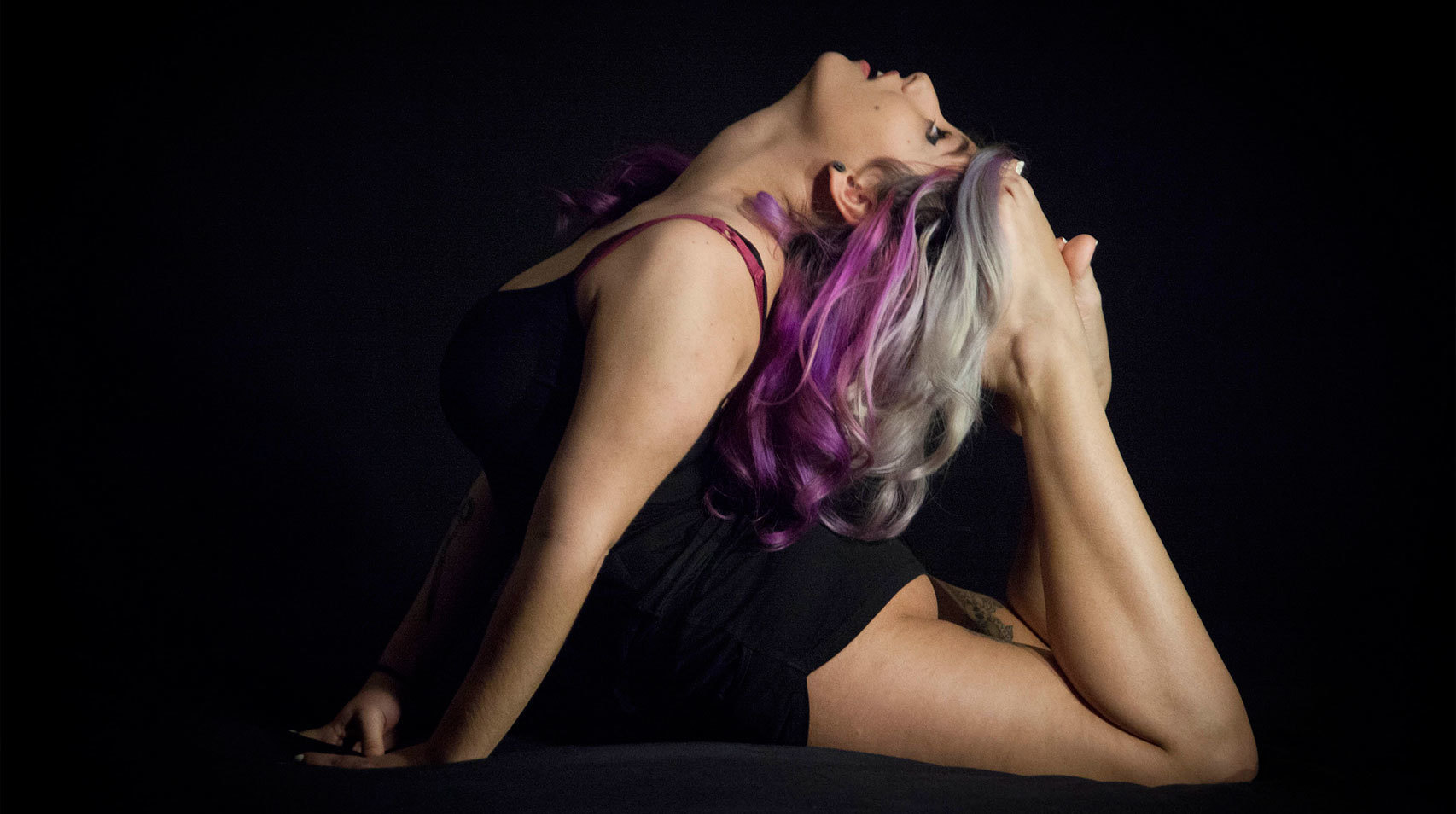 Lulu tiene una flexibilidad extrema debido a la enfermedad que padece.