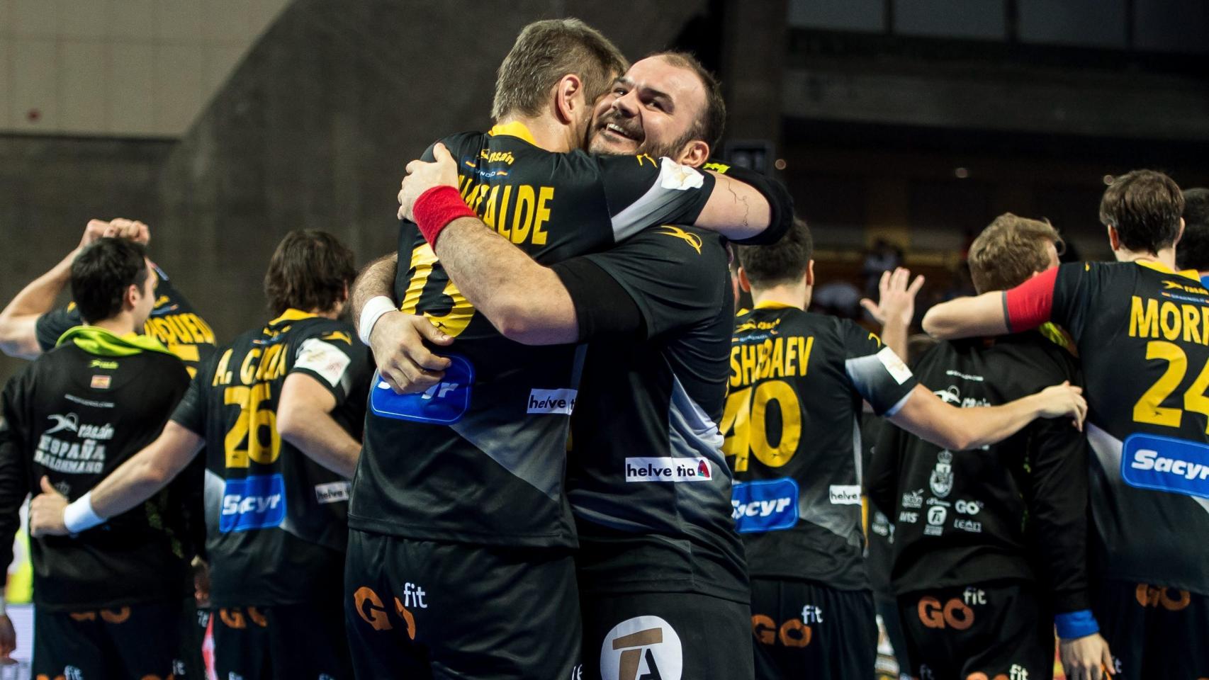 Los jugadores españoles celebran el pase a las semifinales del Europeo.