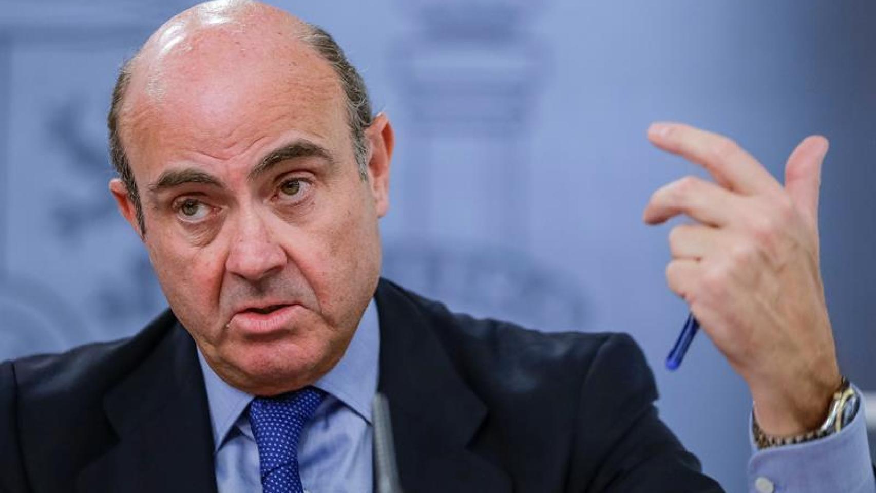 Luis de Guindos, durante una rueda de prensa posterior a la reunión del Consejo de Ministros.