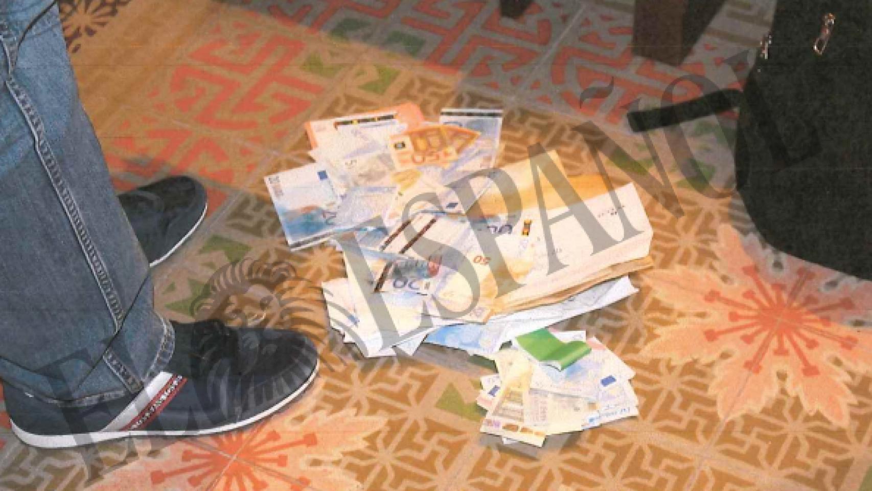 Dinero en efectivo localizado en la sede de Teyco.