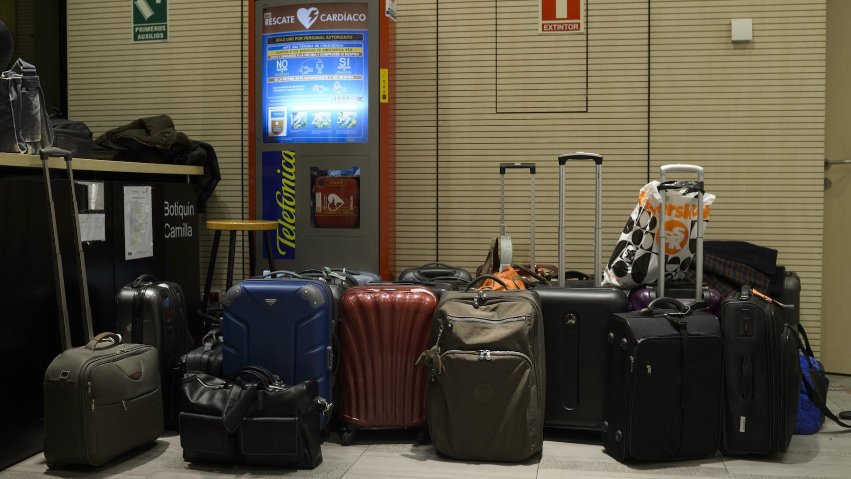 Las maletas de los socialistas asistentes al cónclave. Muchos se fueron antes de que terminaran.