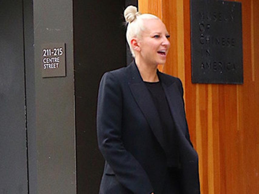 Sia, como una persona normal, de paseo por las calles de Nueva York