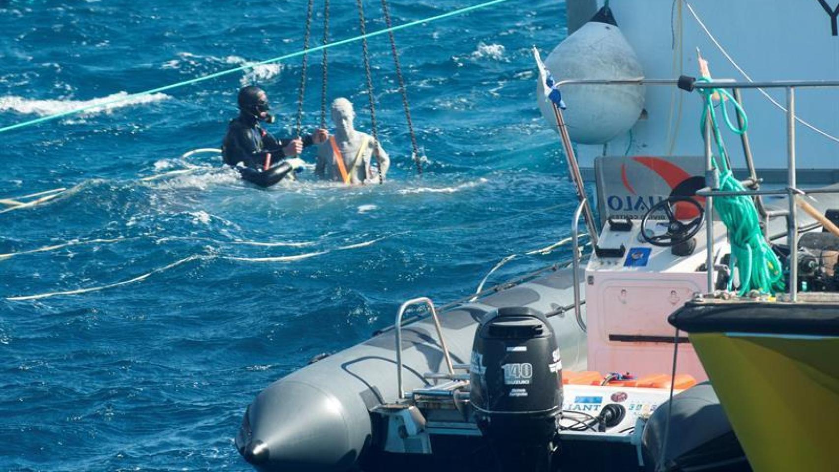 Sumergen en Lanzarote las primeras obras del Museo Atlántico