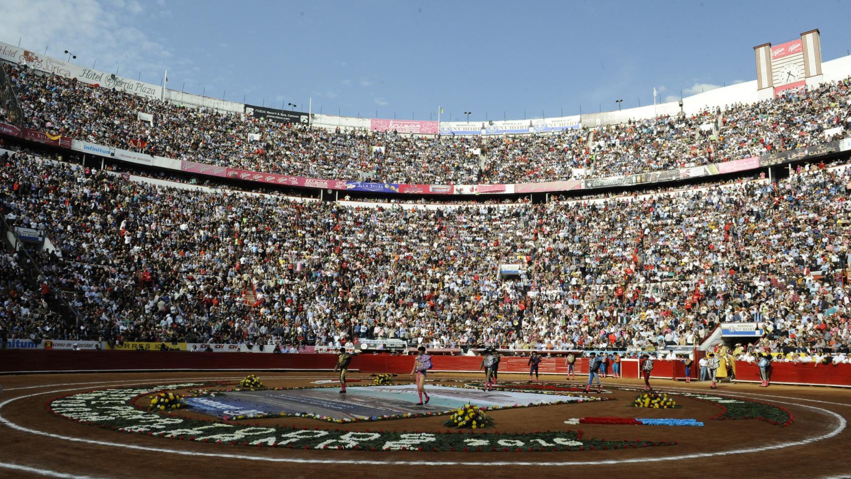 La México, a rebosar para ver torear a José Tomás.
