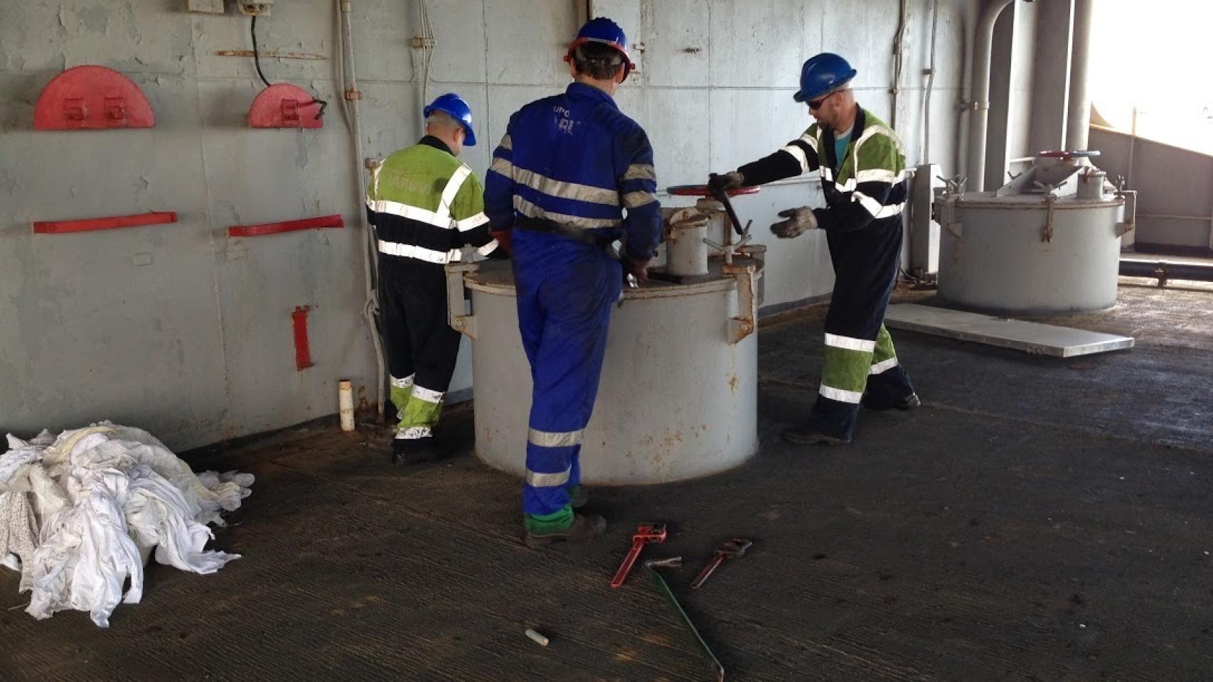 Proceso de desmantelamiento del 'Marqués de la Ensenada'.