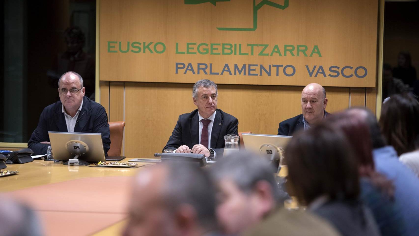 El lehendakari Iñigo Urkullu, junto al portavoz del PNV, Joseba Egibar.