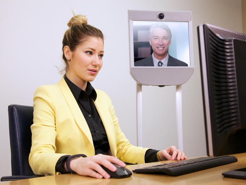 Teleconferencia con un robot BEAM.