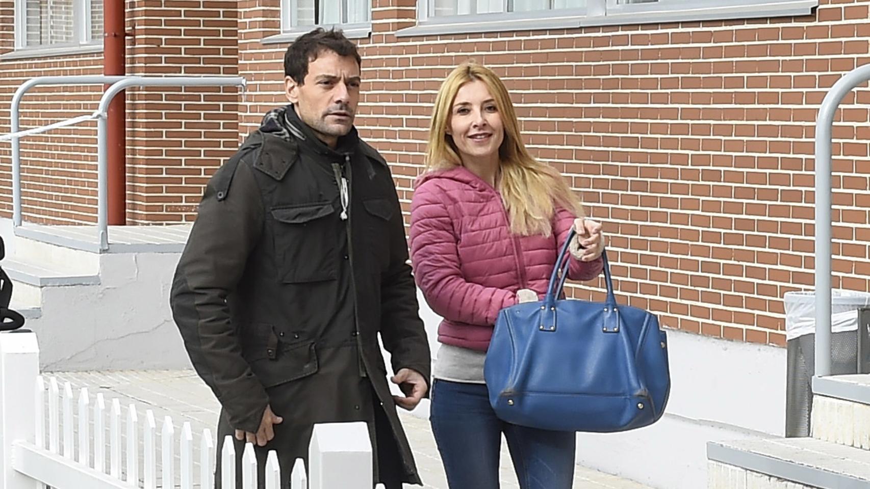 Cayetana lleva diez años felizmente casada con Omar