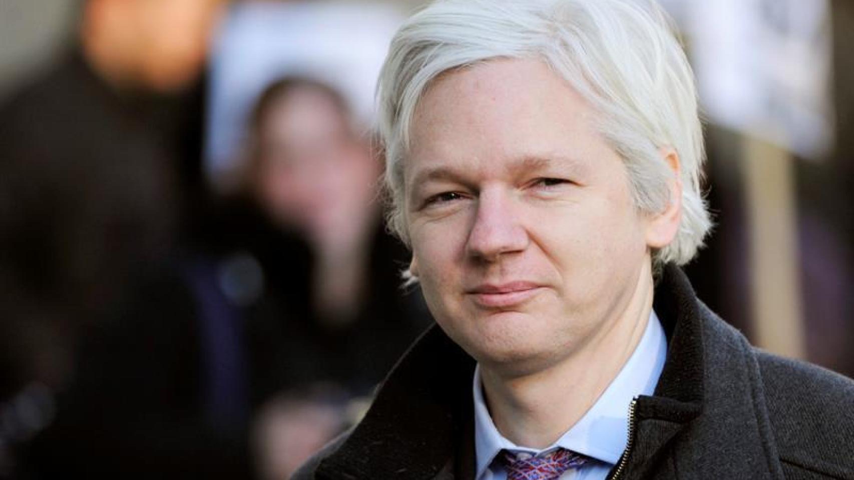 Assange podría entregarse a la policía británica si la ONU no le da la razón.