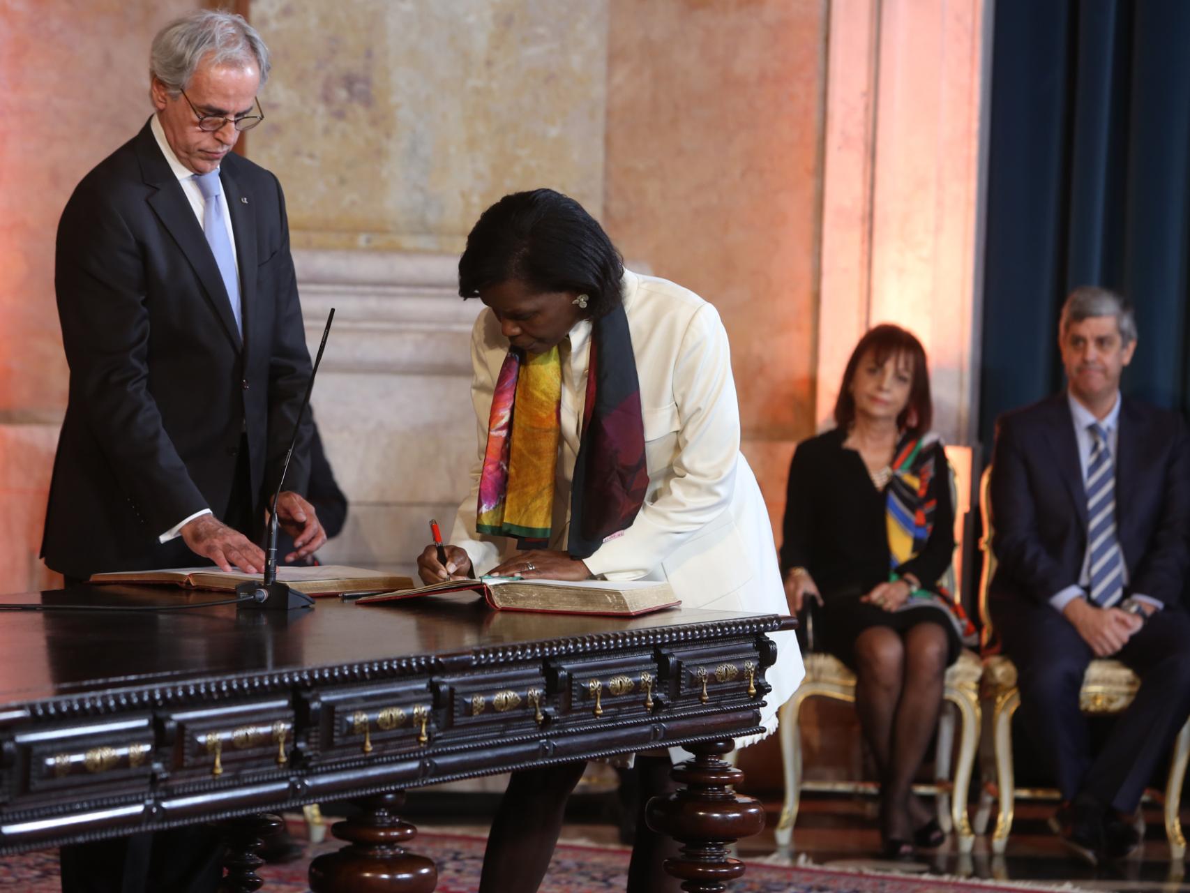 Francisca Van Dunem jura su cargo como nueva ministra de Justicia lusa.