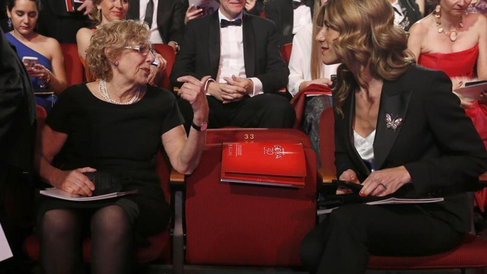 Begoña Gómez muy discreta con traje chaqueta negro