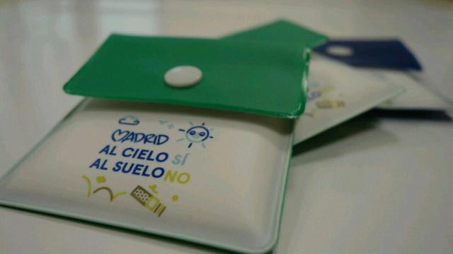 Uno de los ceniceros que repartirá el Ayuntamiento de Madrid