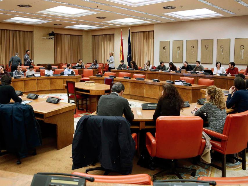 29 diputados de Podemos piden el bonotaxi del Congreso