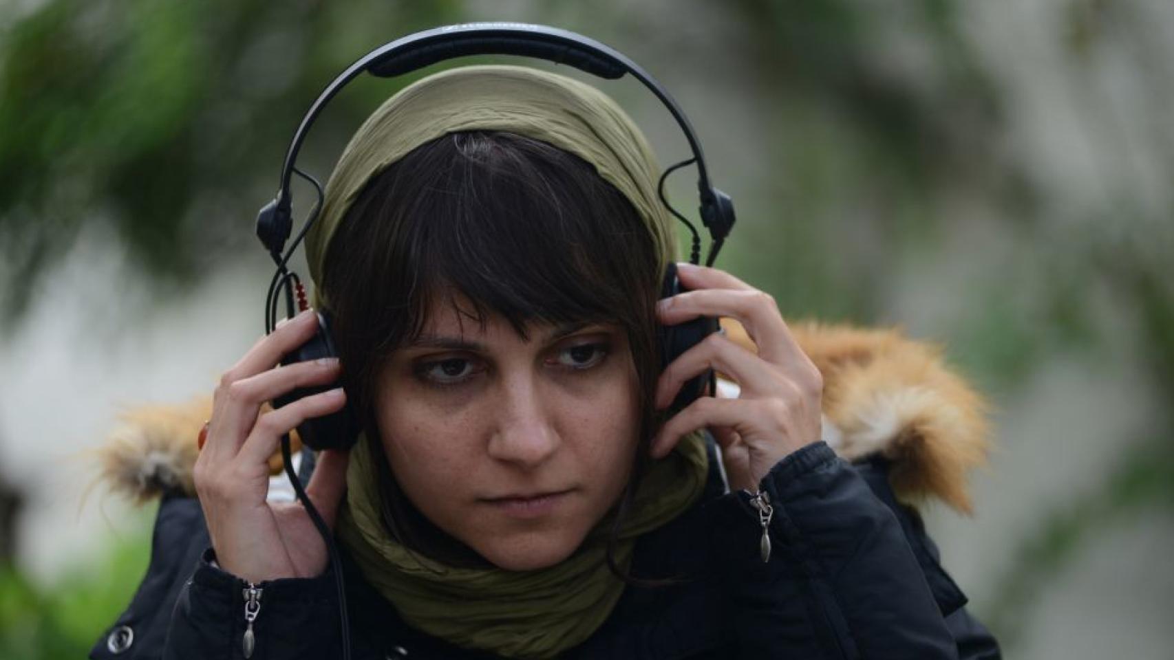 La directora Ida Panahandeh en el rodaje de 'Nahid'