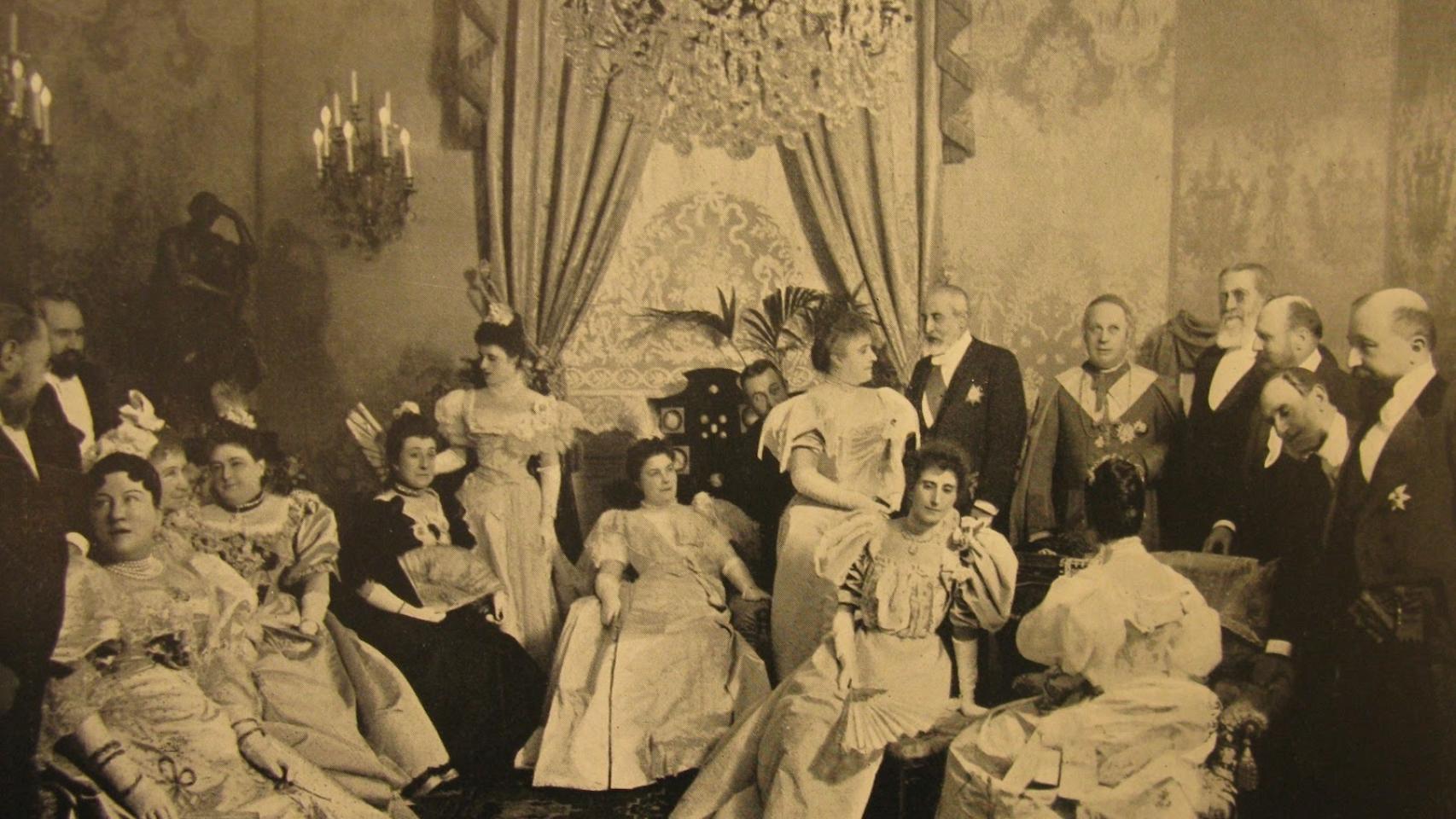 De la anfitriona a la celebritie