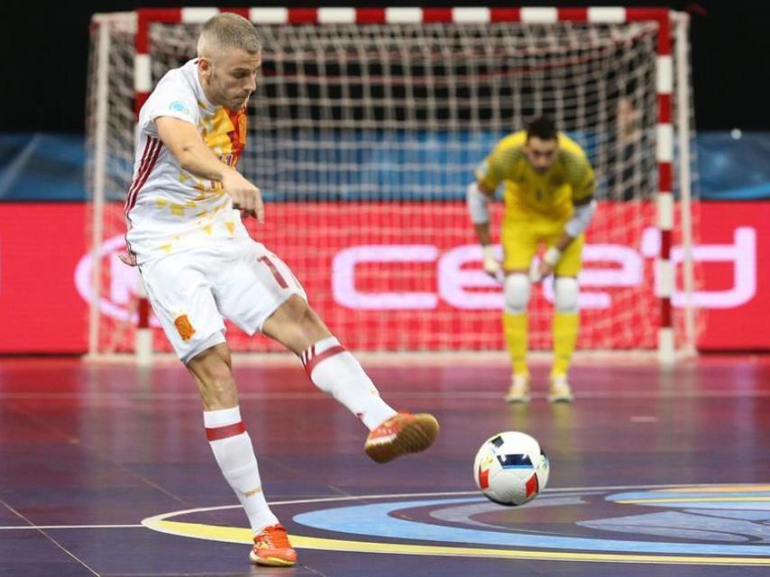 Miguel Sayago, 'Miguelín, dispara contra Portugal.