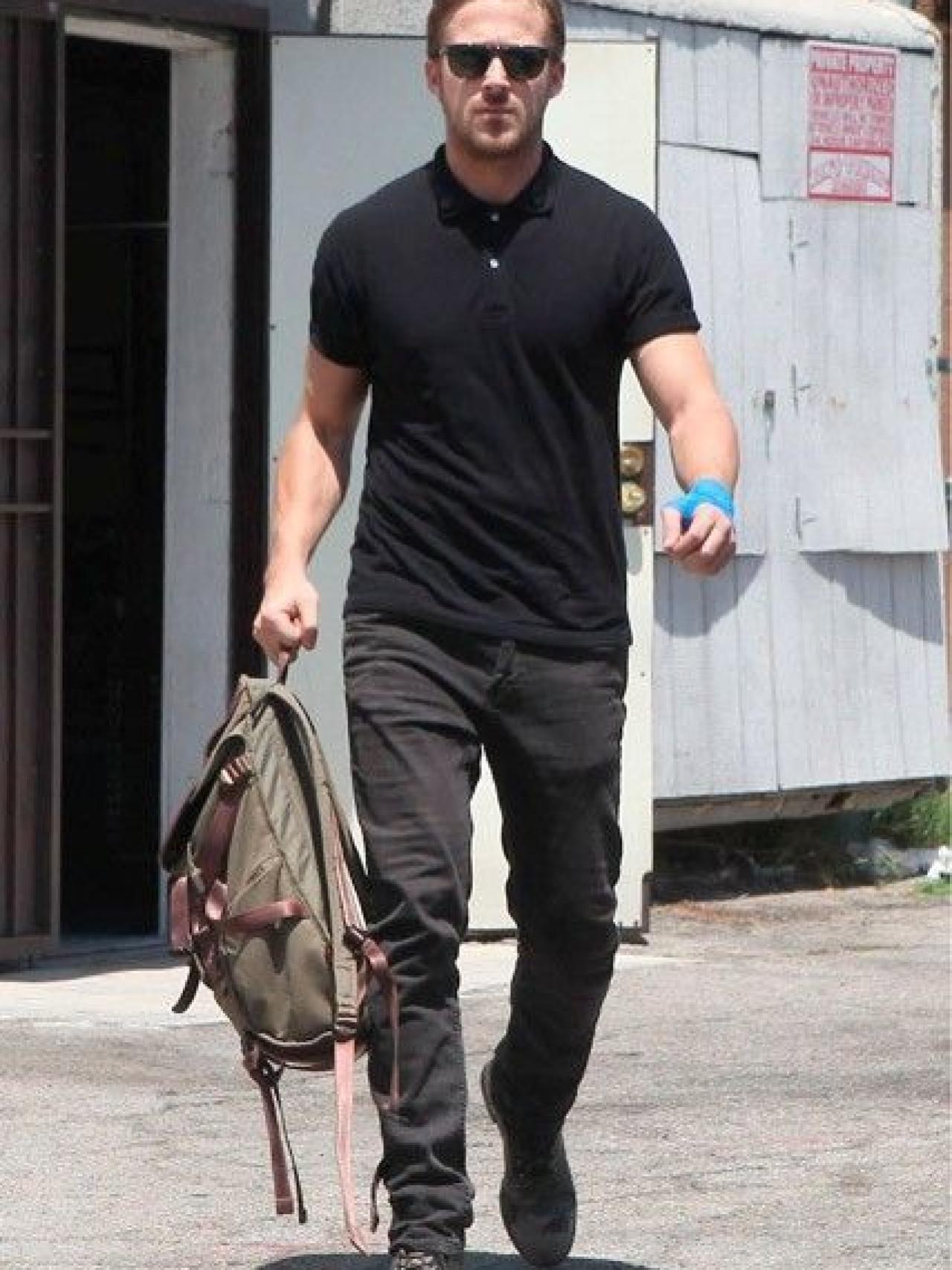 Ryan Gosling con total look negro