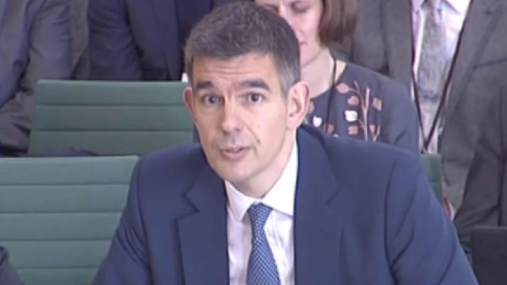 El momento en el que Matt Brittin es incapaz de decir su salario.