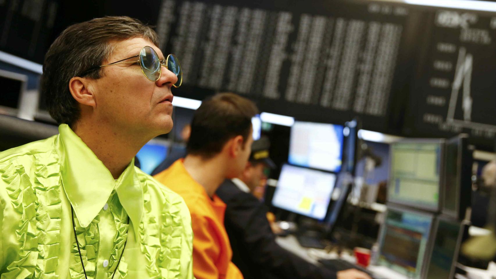 Traders en la Bolsa de Fráncfort en carnaval