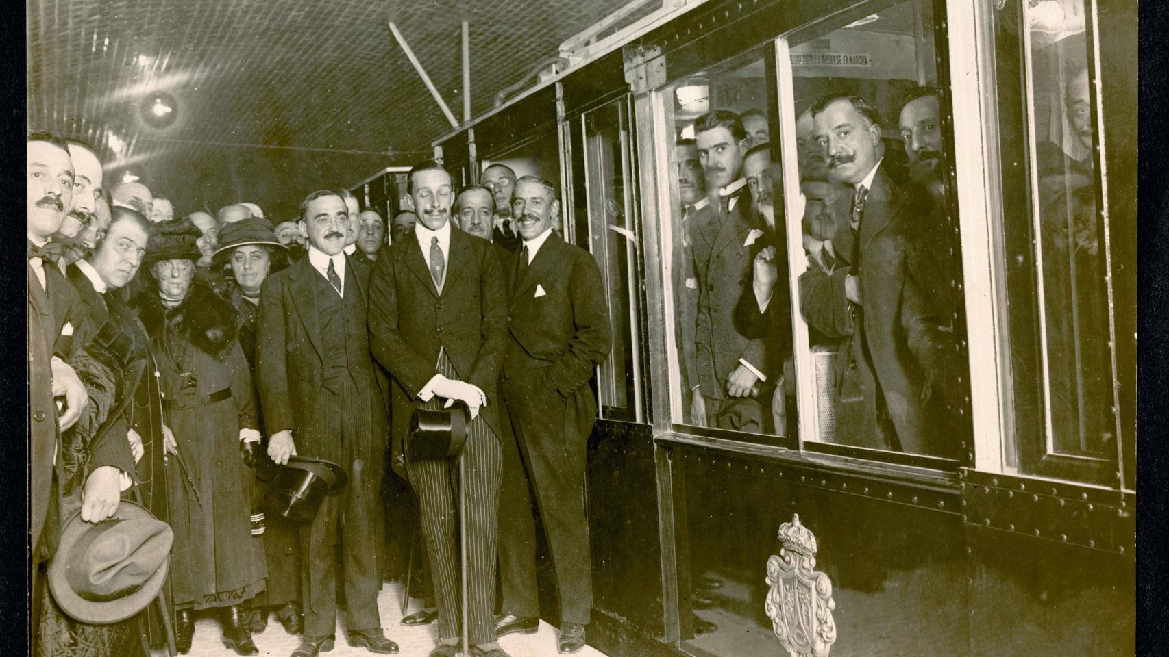 Alfonso XIII el día de la inauguración