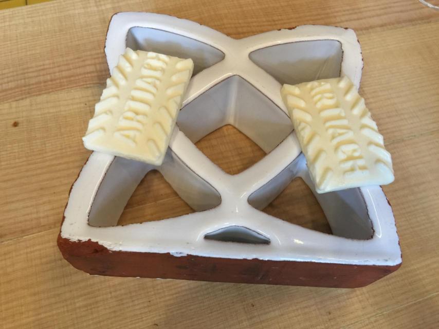 Las galletas Artiach son en realidad queso ahumado.