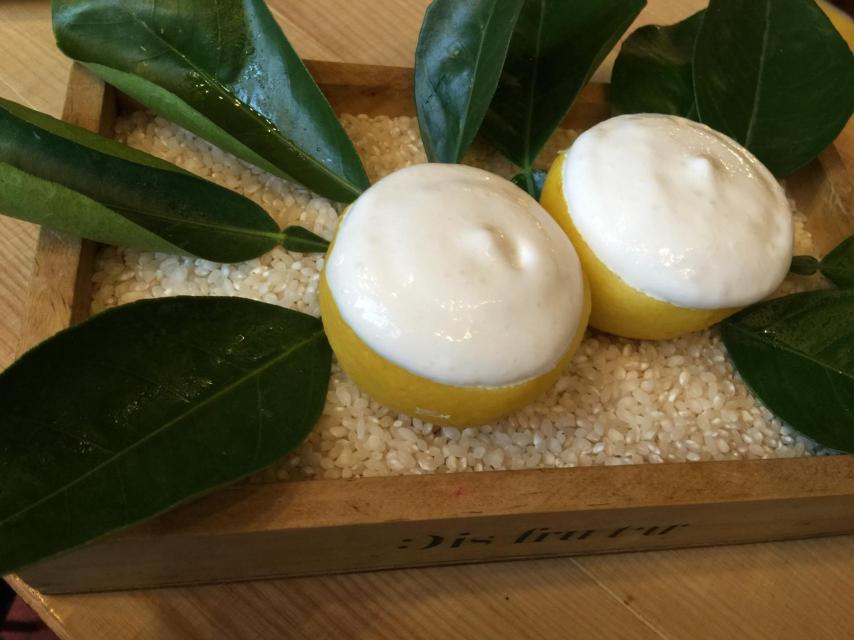 Sorbete de mango al cardamomo con coco.