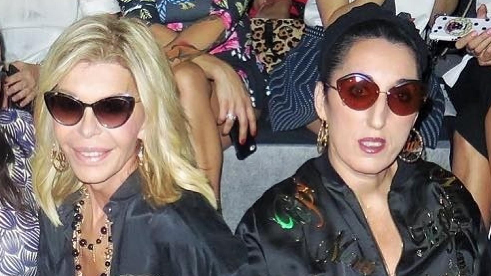 Bibiana Fernández y Rossy de Palma en el desfile de Davidelfin