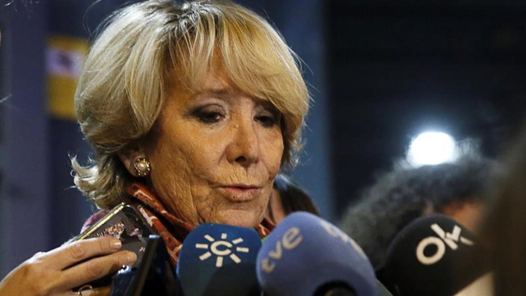 Esperanza Aguirre durante su comparecencia ante los medios en la sede del PP.