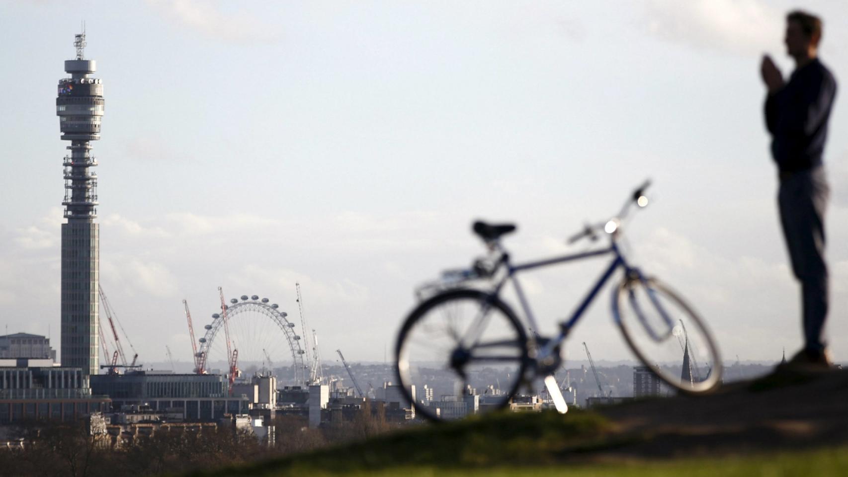 Un torre de telecomunicaciones en Londres.