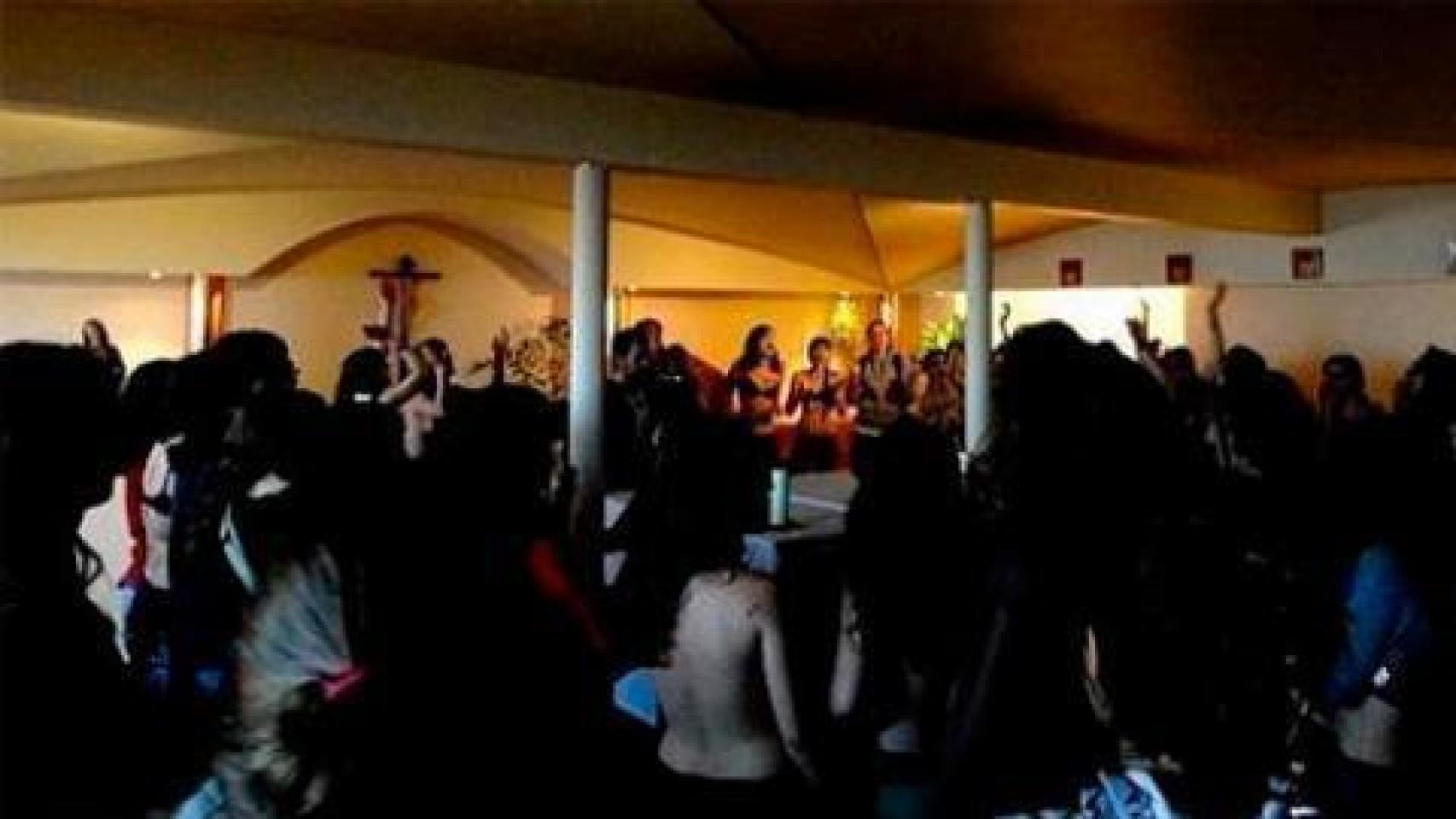 Imagen de la entrada en la capilla de la Universidad Complutense.